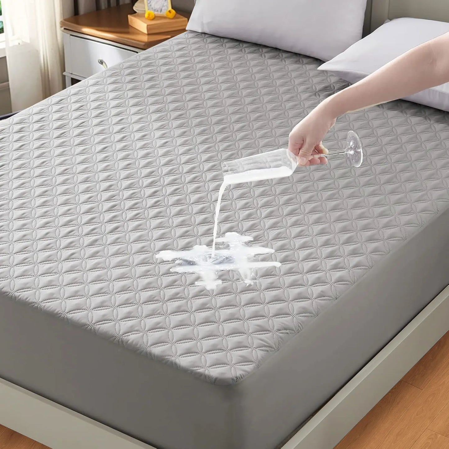 Waterproof Mattress Protector, Noiseless Mattress Pad with Deep Pocket, Soft Breathable Dirt-Proof Bed Mattress Cover Washable