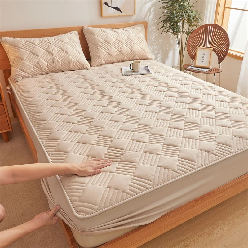 High Quality Quilted Fitted Sheet Thickened Ultrasonic Embossed Mattress Protector Full Coverage Machine Washable Mattress Cover