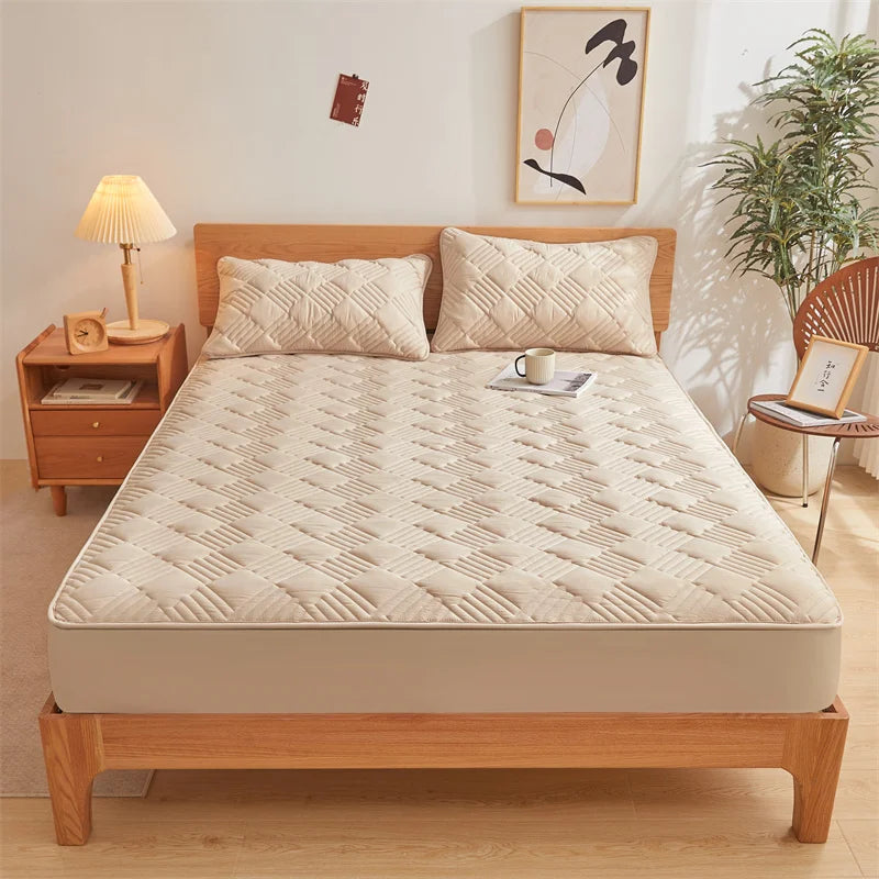 High Quality Quilted Fitted Sheet Thickened Ultrasonic Embossed Mattress Protector Full Coverage Machine Washable Mattress Cover