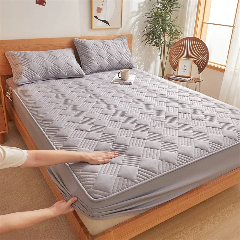 High Quality Quilted Fitted Sheet Thickened Ultrasonic Embossed Mattress Protector Full Coverage Machine Washable Mattress Cover