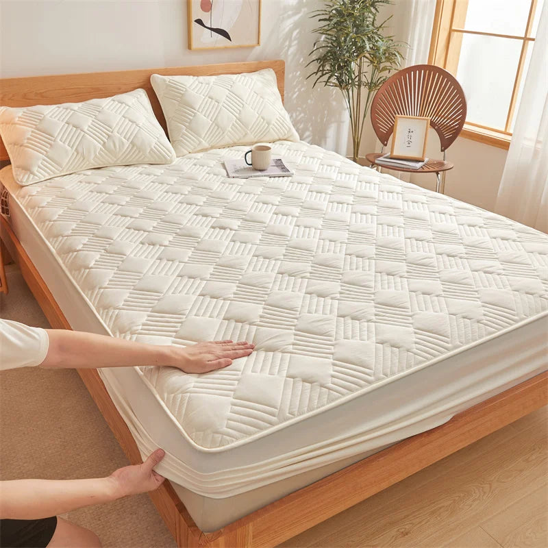 High Quality Quilted Fitted Sheet Thickened Ultrasonic Embossed Mattress Protector Full Coverage Machine Washable Mattress Cover