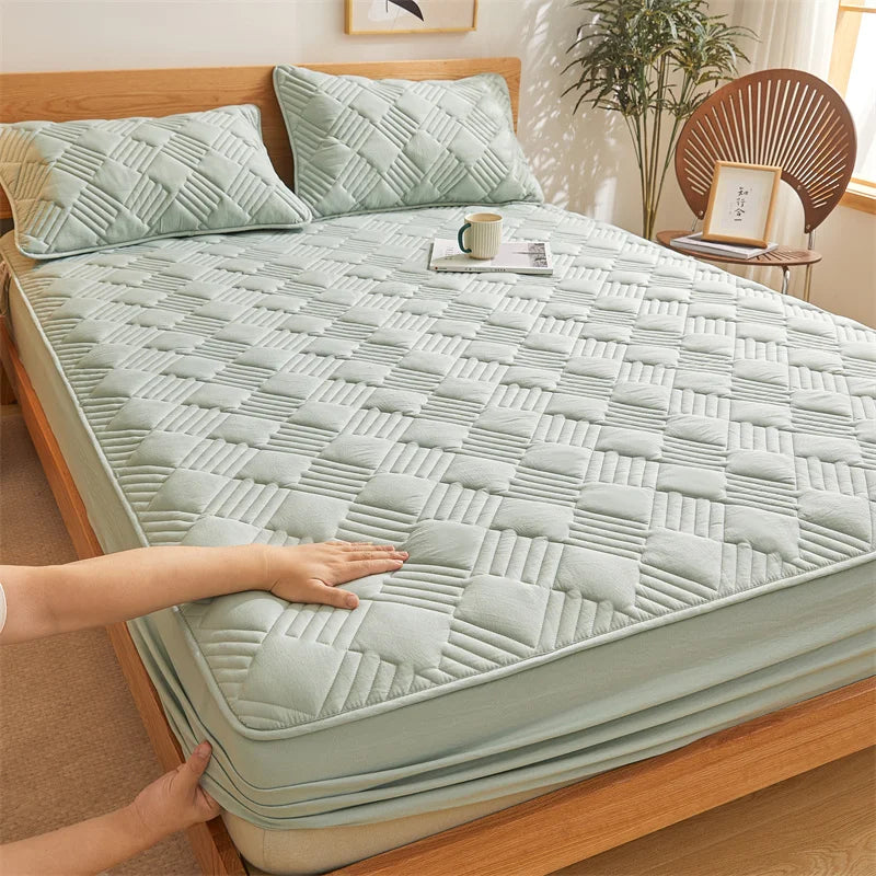 High Quality Quilted Fitted Sheet Thickened Ultrasonic Embossed Mattress Protector Full Coverage Machine Washable Mattress Cover