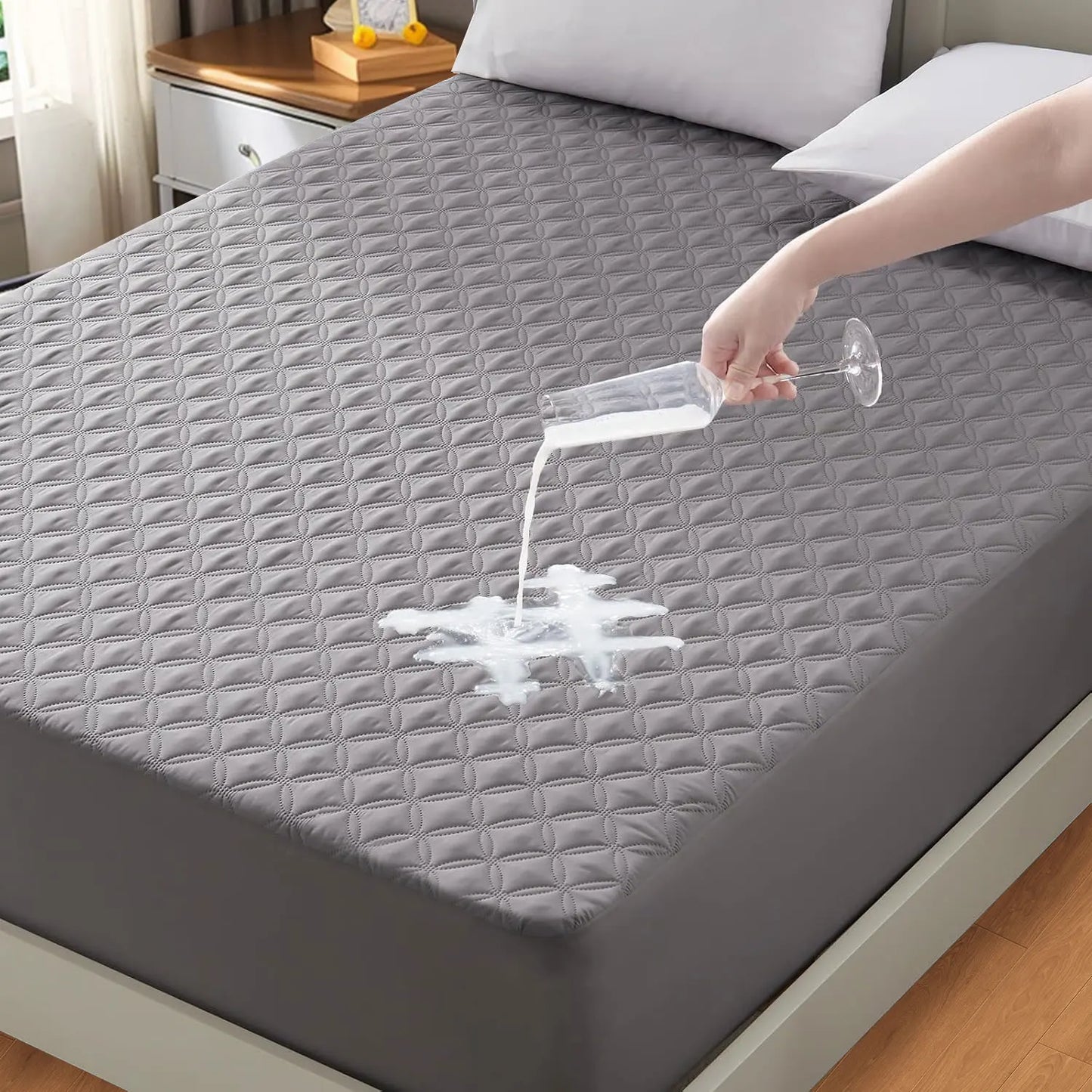 Waterproof Mattress Protector, Noiseless Mattress Pad with Deep Pocket, Soft Breathable Dirt-Proof Bed Mattress Cover Washable