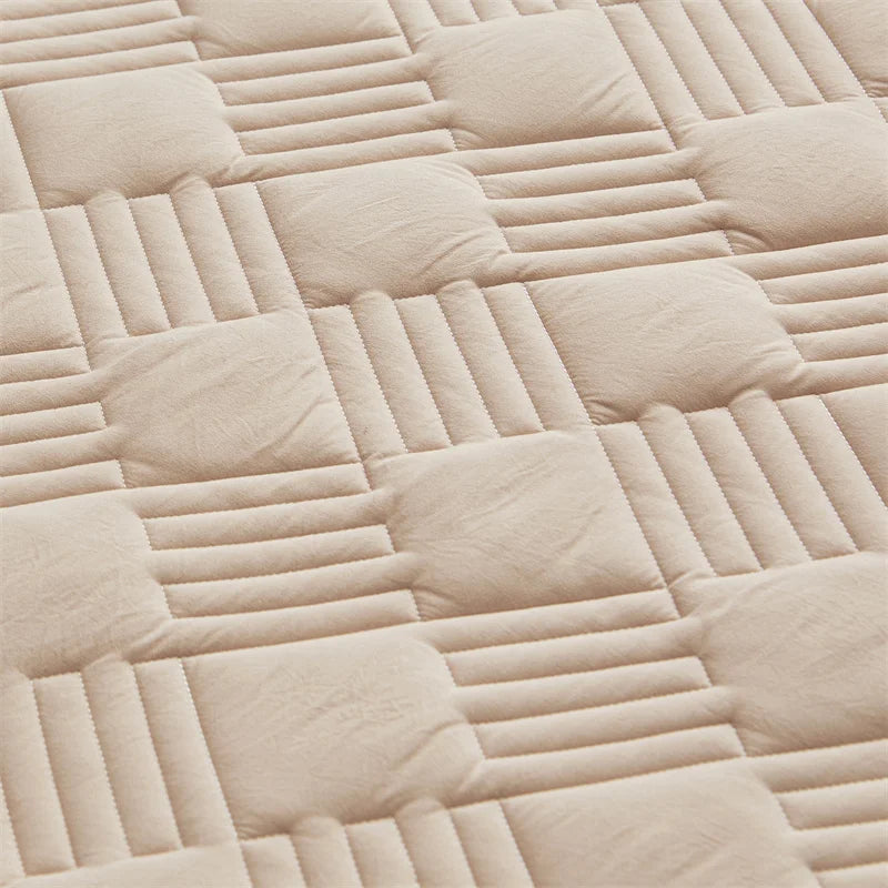 High Quality Quilted Fitted Sheet Thickened Ultrasonic Embossed Mattress Protector Full Coverage Machine Washable Mattress Cover